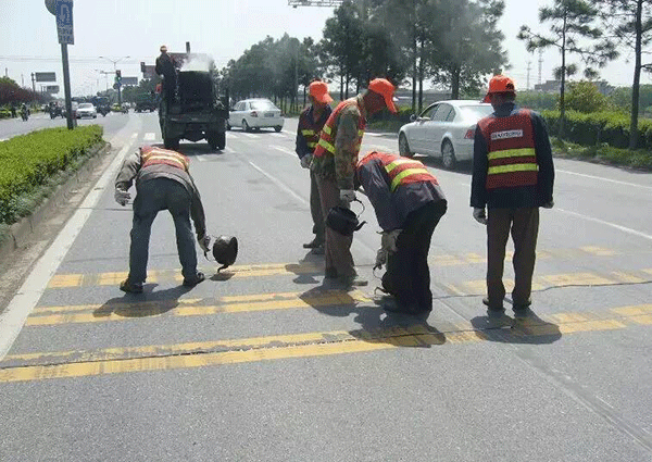 The Influence Factors of the Broken Asphalt Pavement