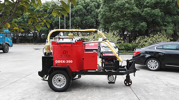 Asphalt Pavement Crack Filling Process Overview