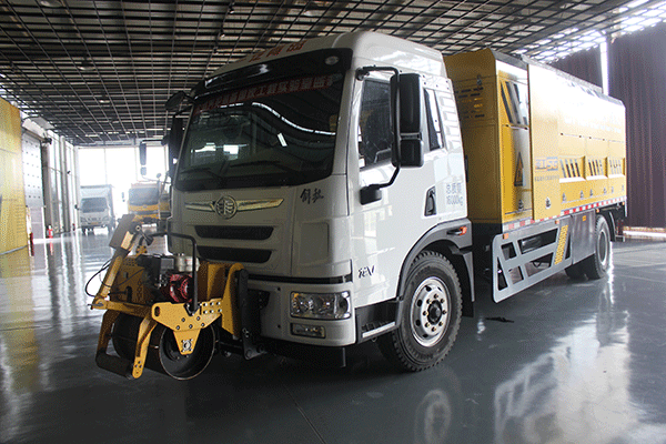 Application of Sealant Pouring in Road Maintenance