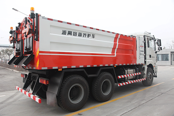 Application of Asphalt Pavement Maintence Vehicle