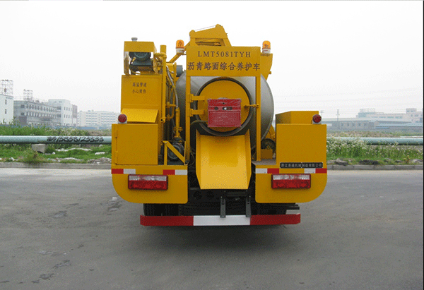 Study of Asphalt Pavement Maintenance Vehicle
