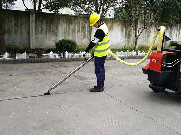 Crack Sealing Machine can Repair Various of road damage