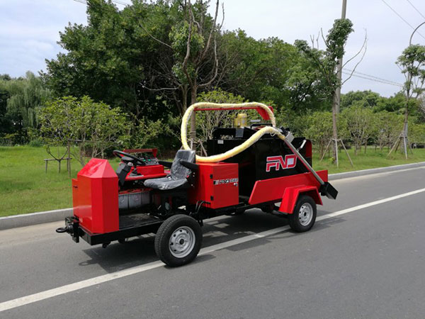 How seasons changing influences the asphalt cracking