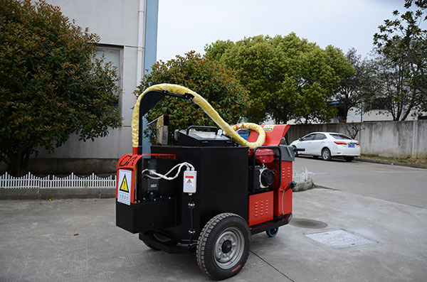 A Combination Configuration is popular application in Crack Sealing Machine