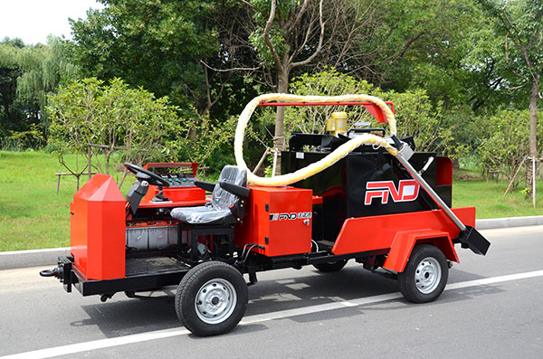Crack Sealing Machine used together with Pothole repairing machine