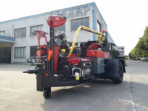 Effectiveness of Crack Sealing on Pavement Serviceability and Life