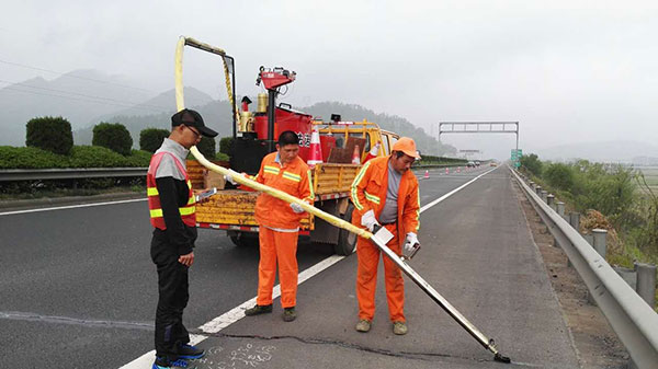 Factors to Consider Choose Road Maintenance Machine